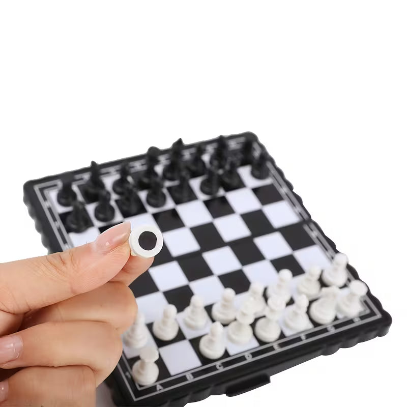 Borvat® Borvat® | Opvouwbaar schaakbord - 13 x 13cm - mini schaak bord - Schaakspel - met schaakstukken - Schaakspellen - Magnetisch - Draagbaar - Board Games Sport & Fitness