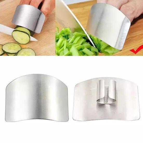 M.D.J. Retail Vingerberschermende snijhulp | Keuken accessoires | Keuken gerei | Bestek | Snijden | Koken | Bakken | -