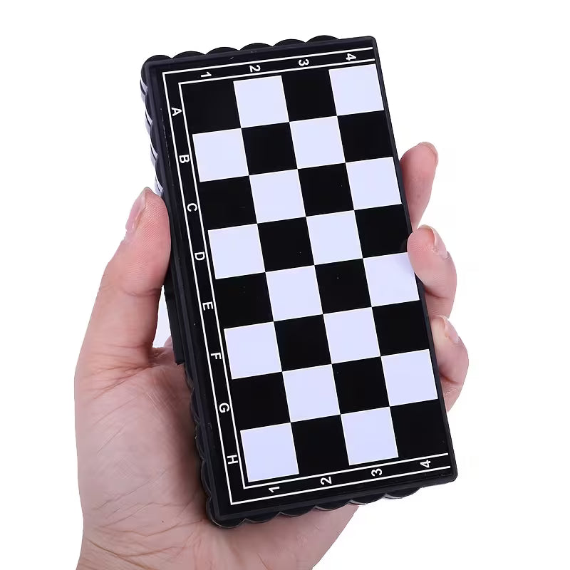 Borvat® Borvat® | Opvouwbaar schaakbord - 13 x 13cm - mini schaak bord - Schaakspel - met schaakstukken - Schaakspellen - Magnetisch - Draagbaar - Board Games Sport & Fitness